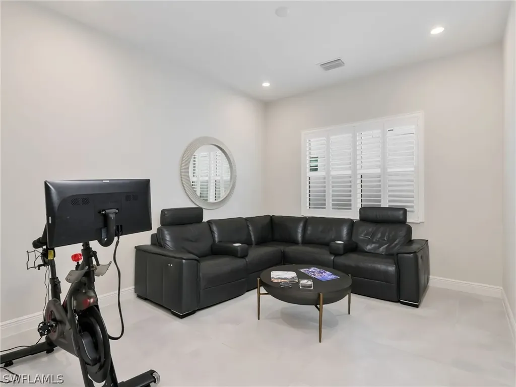 9252 Cayman Drive Naples FL 34114