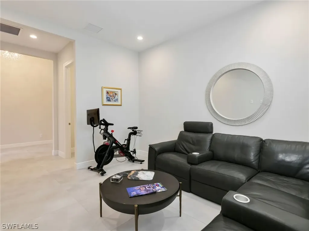 9252 Cayman Drive Naples FL 34114