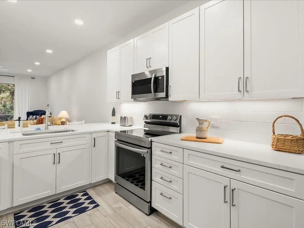 Naples FL, 501 Robin Hood Circle, Unit 101