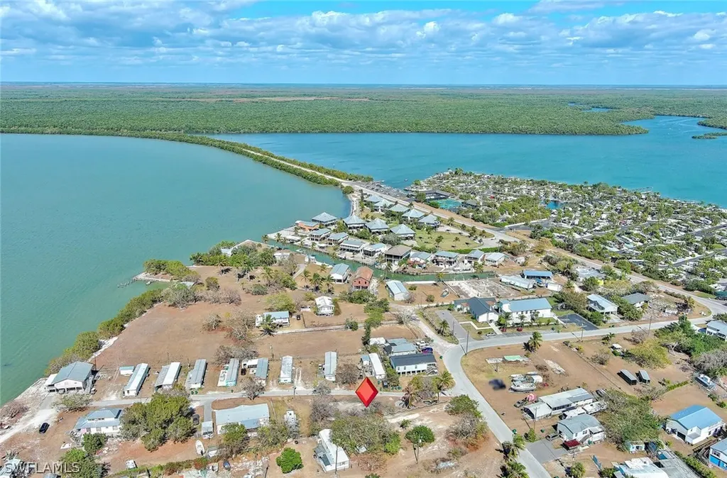 1160 Rewis Drive Chokoloskee FL 34138