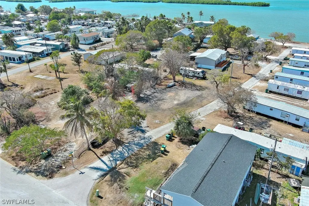 1160 Rewis Drive Chokoloskee FL 34138