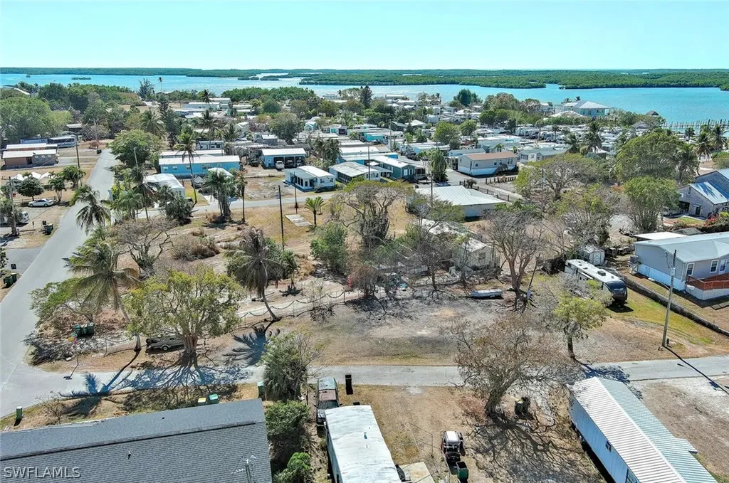 1160 Rewis Drive Chokoloskee FL 34138