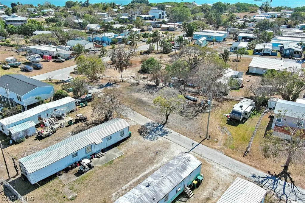 1160 Rewis Drive Chokoloskee FL 34138
