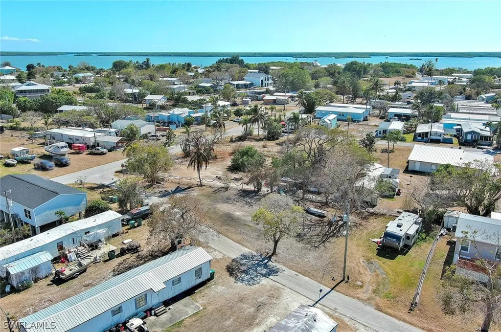 1160 Rewis Drive Chokoloskee FL 34138