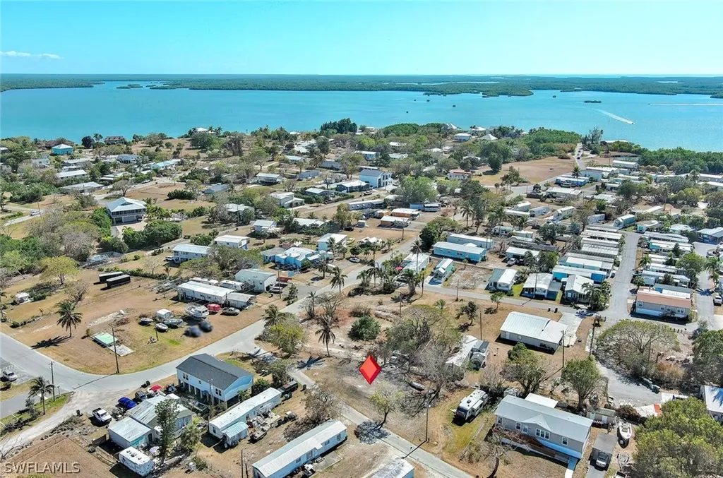 1160 Rewis Drive Chokoloskee FL 34138
