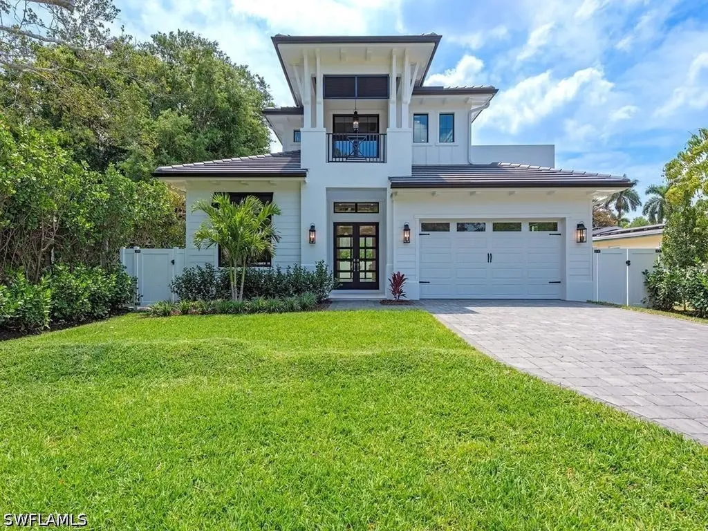 1102 9th Avenue N Naples FL 34102