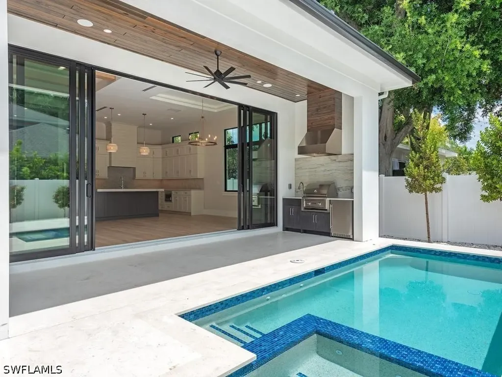 1102 9th Avenue N Naples FL 34102