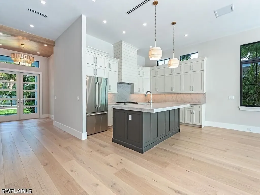 1102 9th Avenue N Naples FL 34102