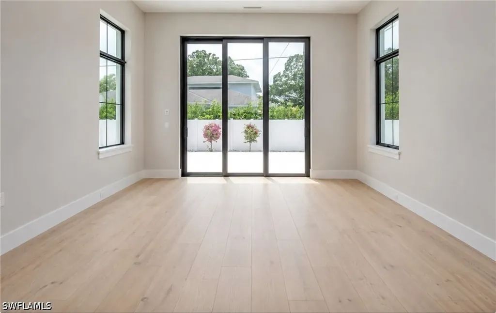 1102 9th Avenue N Naples FL 34102