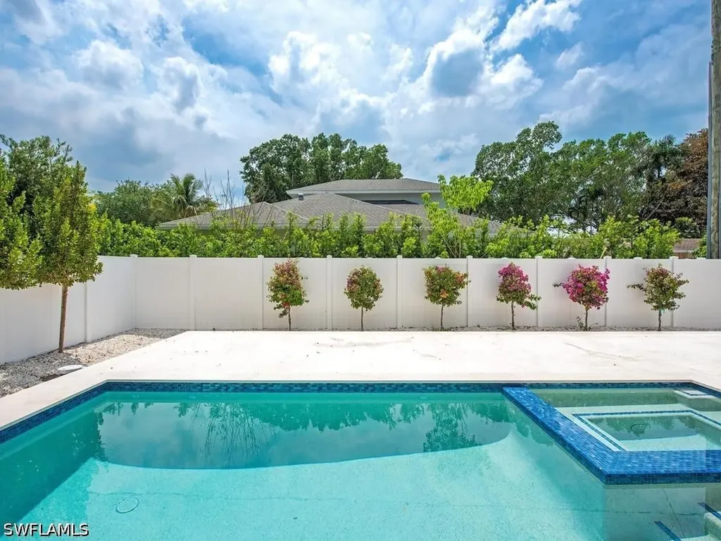 1102 9th Avenue N Naples FL 34102