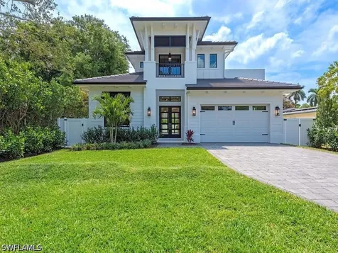 1102 9TH Avenue N Naples FL 34102