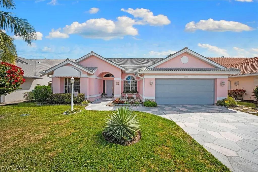 256 Countryside Drive Naples FL 34104