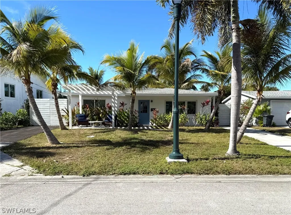 555 14th Street N Naples FL 34102