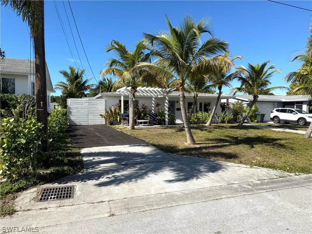 555 14th Street N Naples FL 34102