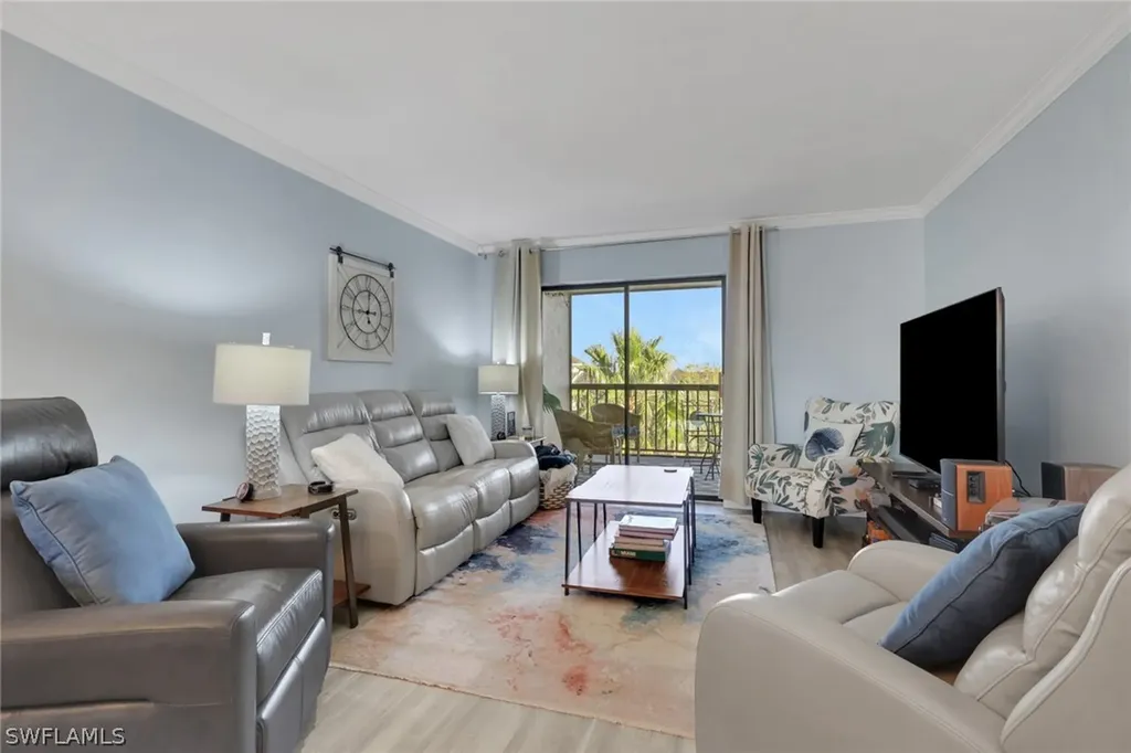 2121 Collier Avenue Fort Myers FL 33901