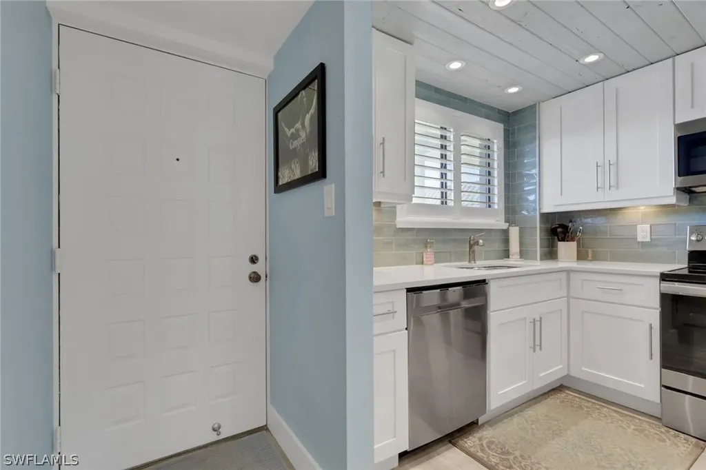 2121 Collier Avenue Fort Myers FL 33901