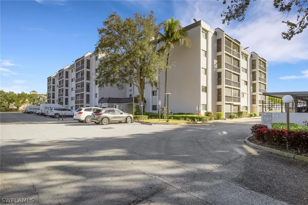 2121 Collier Avenue Fort Myers FL 33901