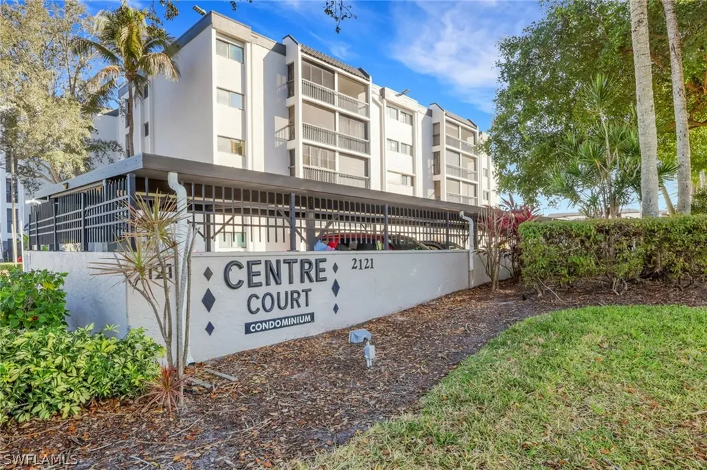 2121 Collier Avenue Fort Myers FL 33901