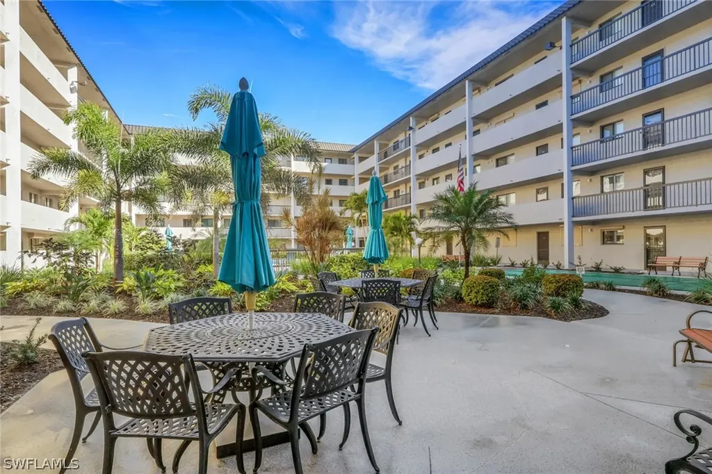 2121 Collier Avenue Fort Myers FL 33901