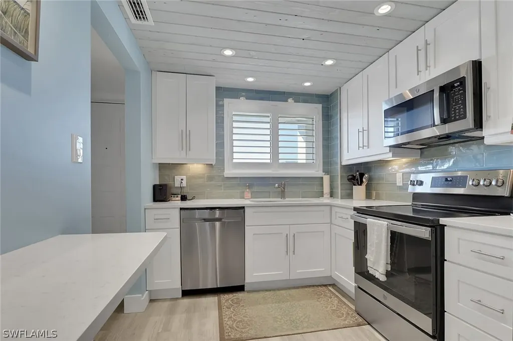 2121 Collier Avenue Fort Myers FL 33901