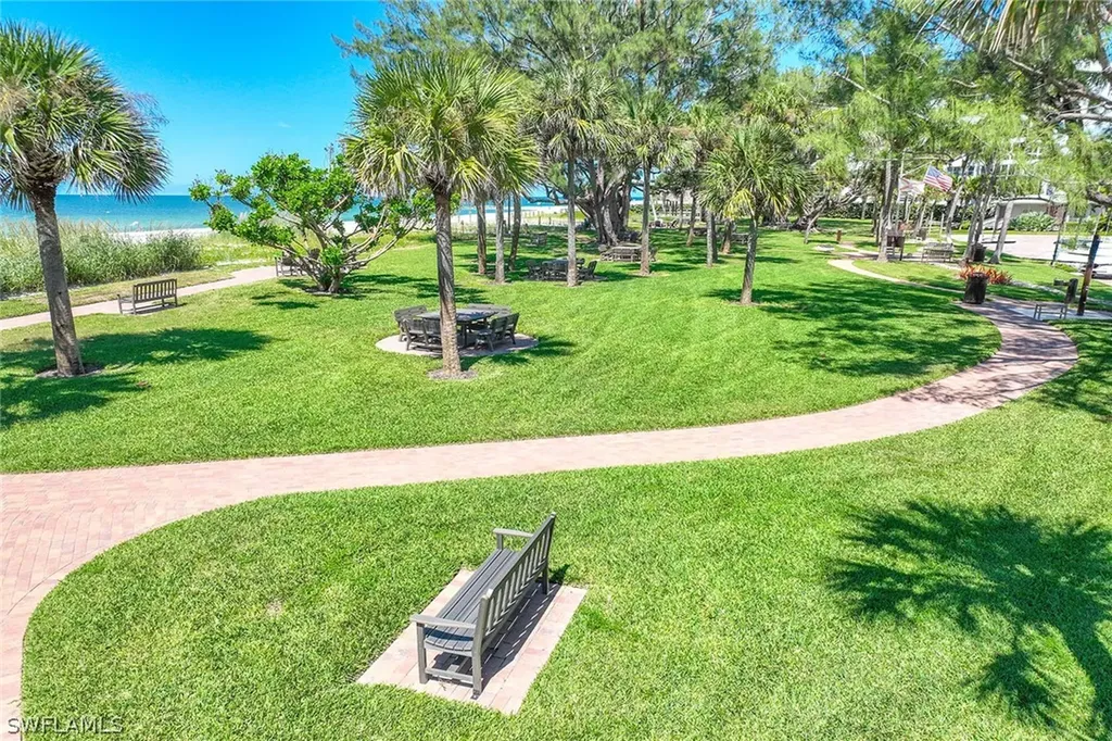 350 Harbour Drive Naples FL 34103