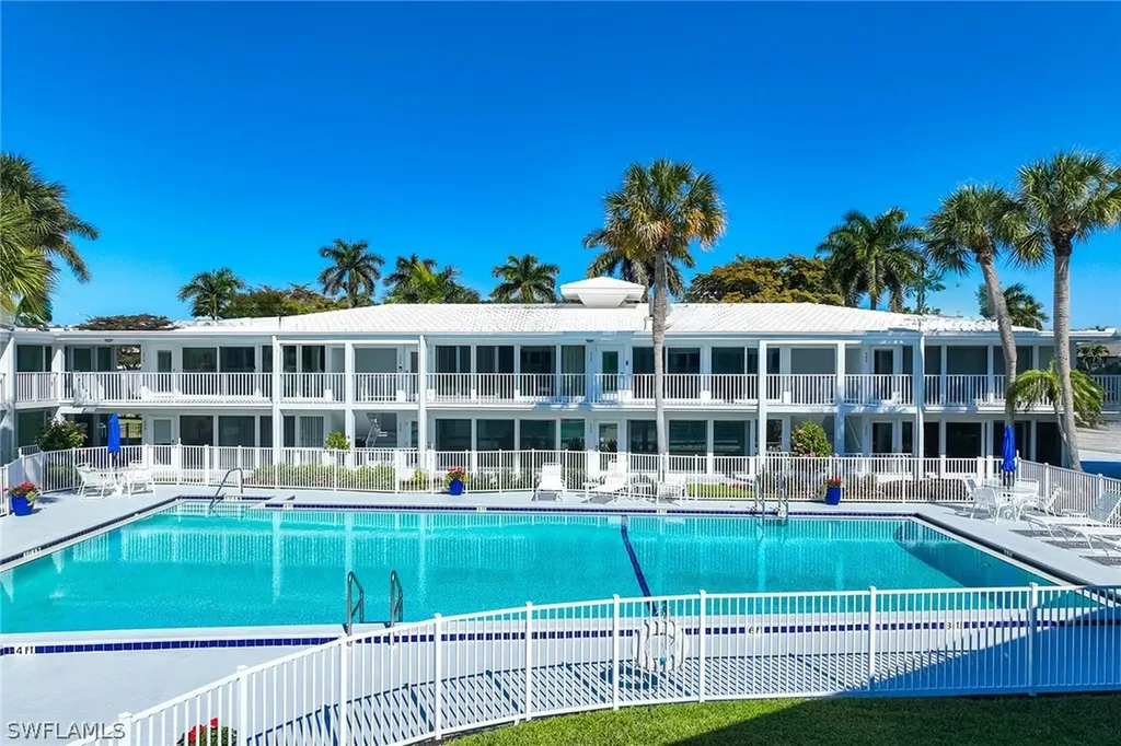 350 Harbour Drive Naples FL 34103