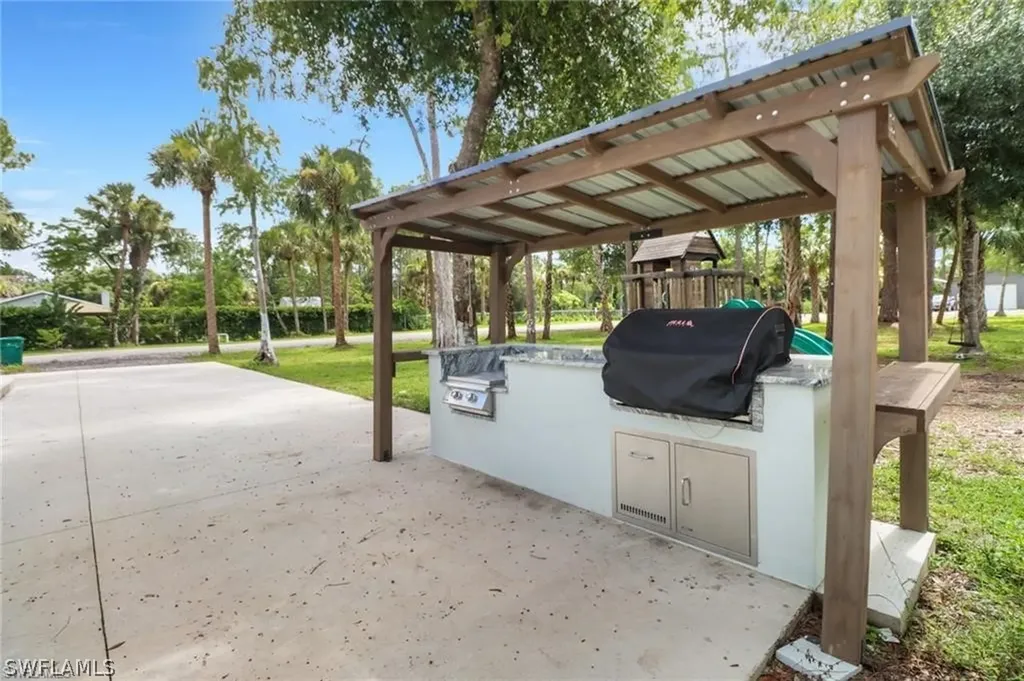 1086 21st Street SW Naples FL 34117