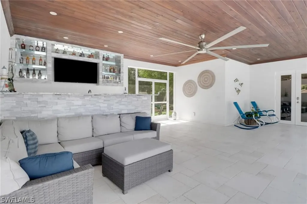 1086 21st Street SW Naples FL 34117