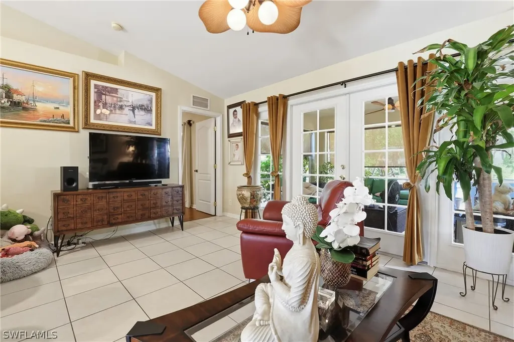 2207 NE 28th Street Cape Coral FL 33909
