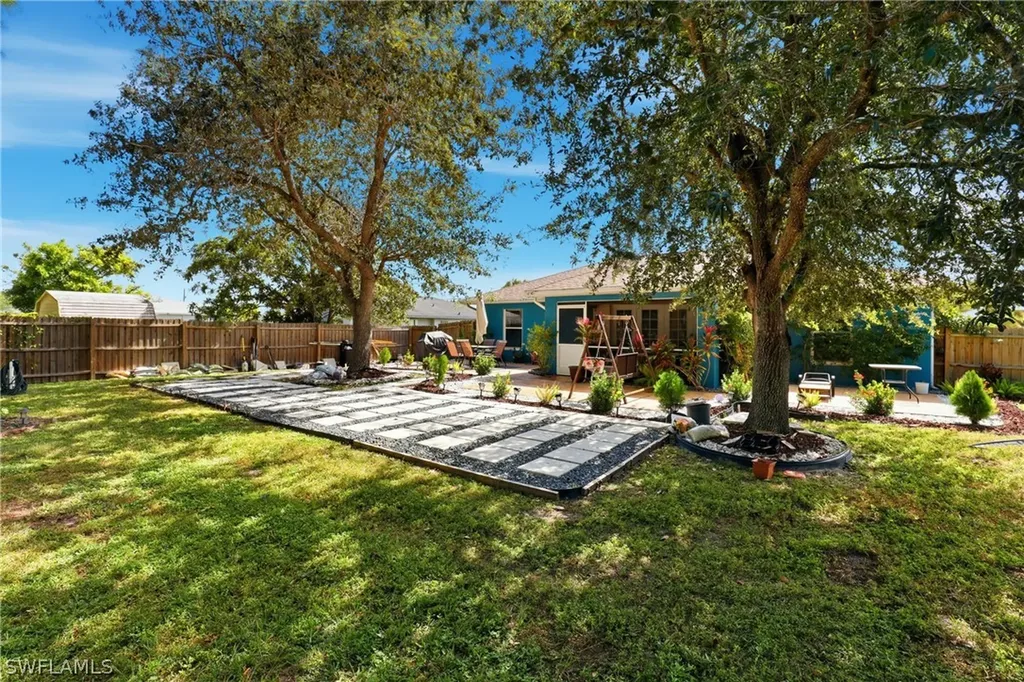 2207 NE 28th Street Cape Coral FL 33909