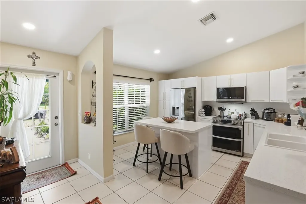 2207 NE 28th Street Cape Coral FL 33909