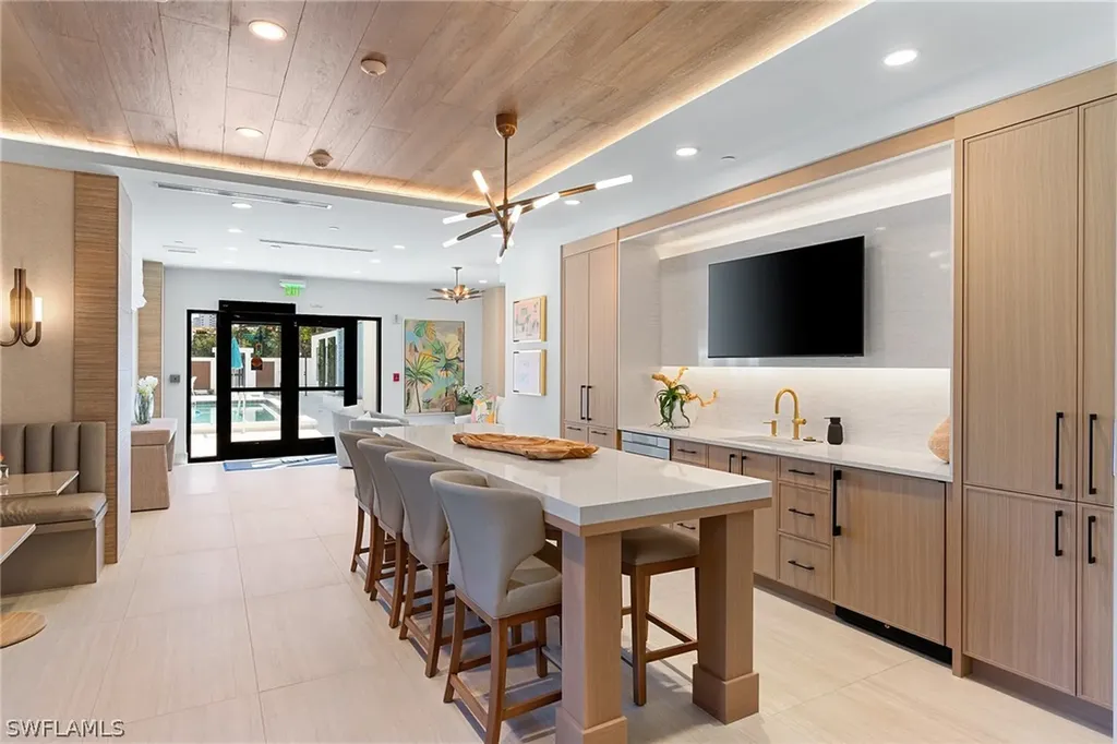 9051 Gulf Shore Drive Naples FL 34108
