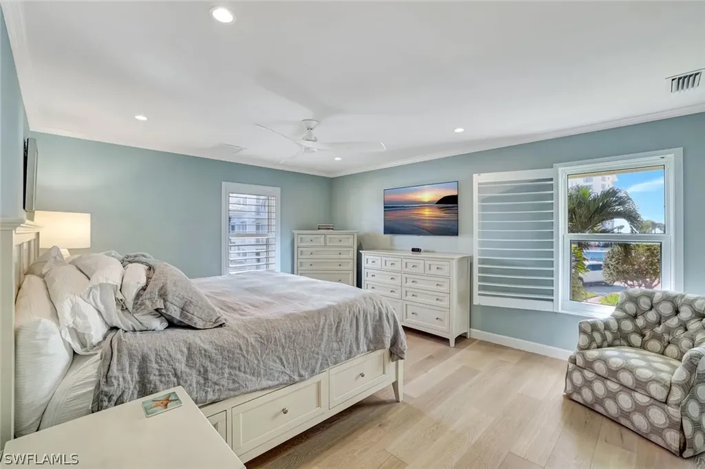 2850 Gulf Shore Boulevard N Naples FL 34103