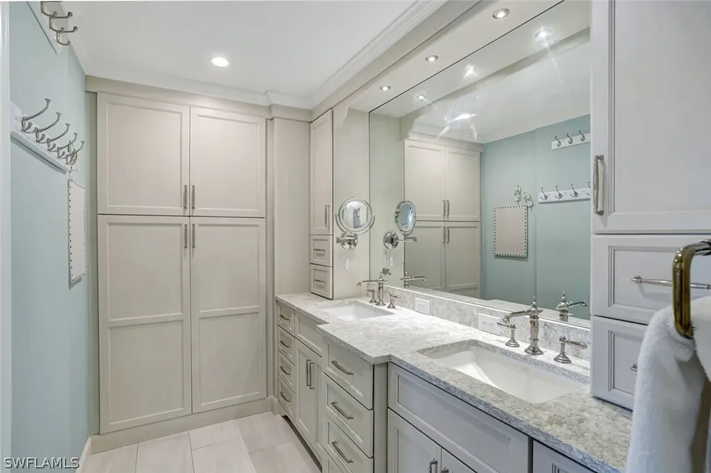 2850 Gulf Shore Boulevard N Naples FL 34103