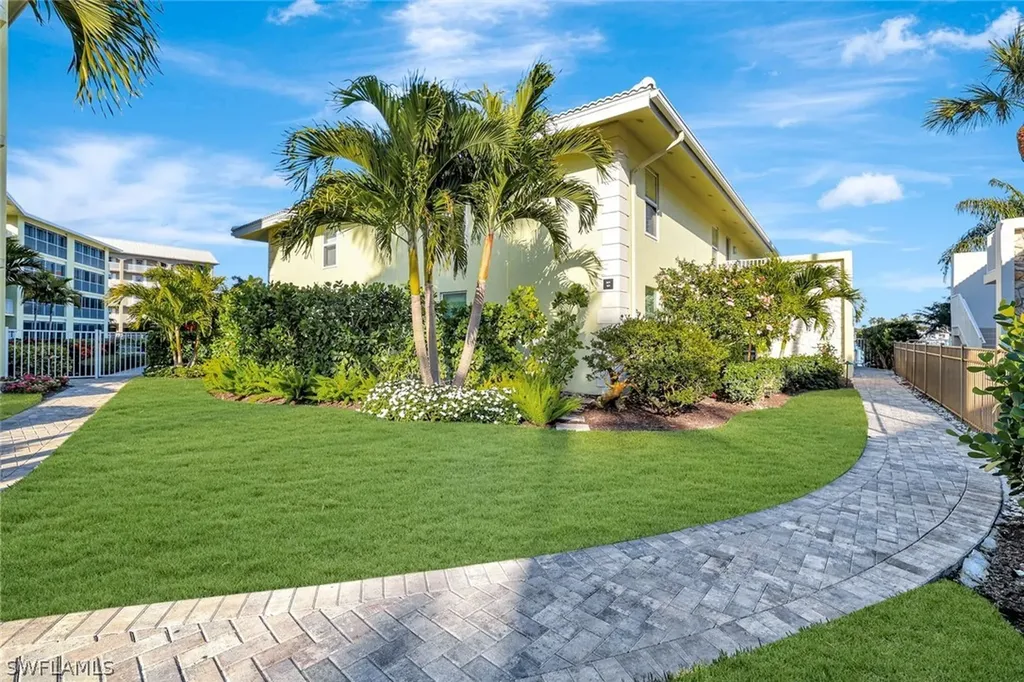 2850 Gulf Shore Boulevard N Naples FL 34103