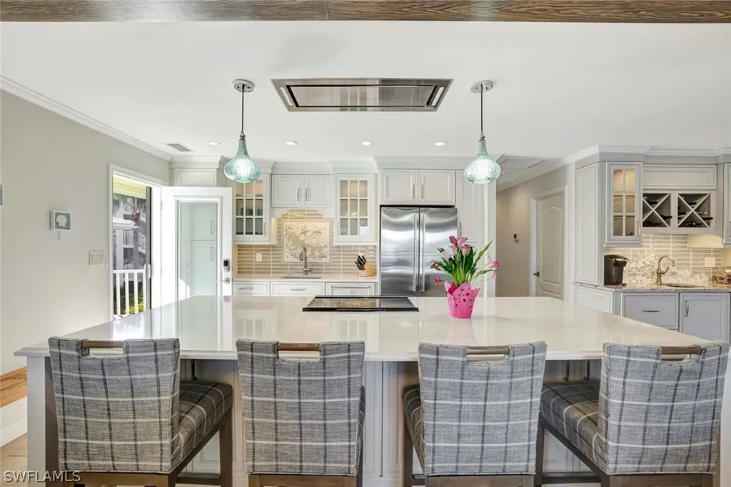 2850 Gulf Shore Boulevard N Naples FL 34103