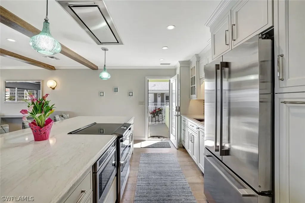 2850 Gulf Shore Boulevard N Naples FL 34103