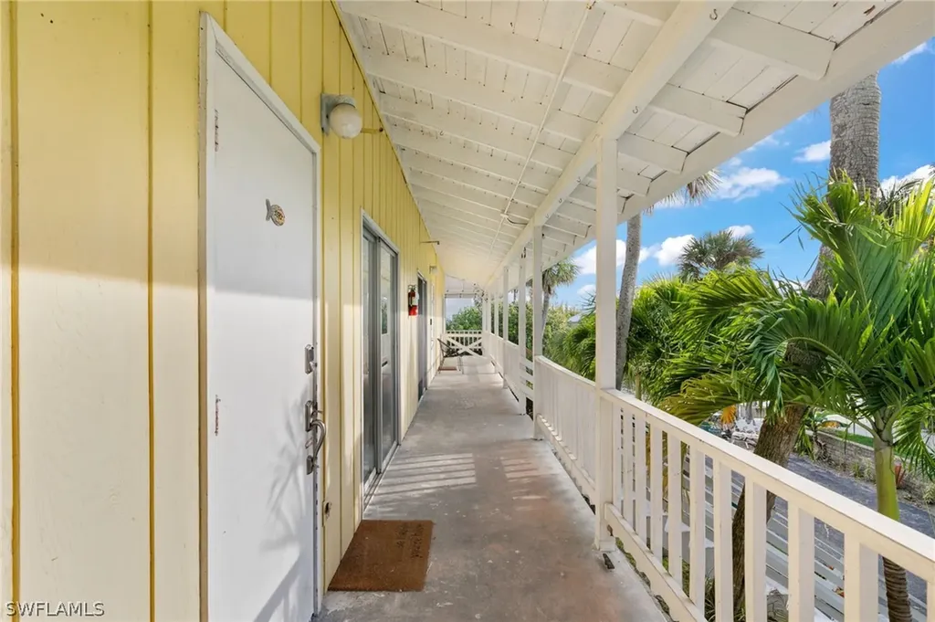 1360 Chesapeake Avenue Naples FL 34102