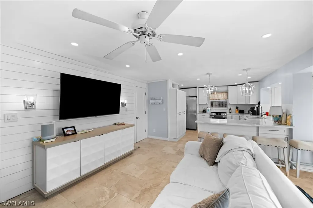 1360 Chesapeake Avenue Naples FL 34102