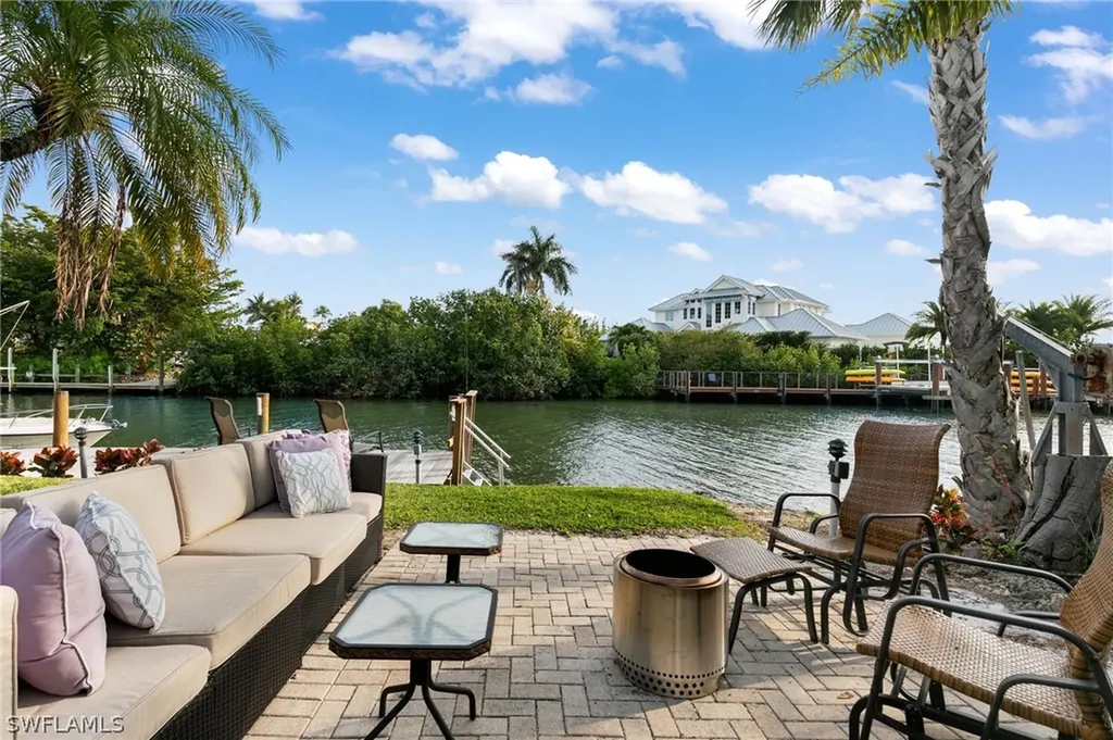 1360 Chesapeake Avenue Naples FL 34102