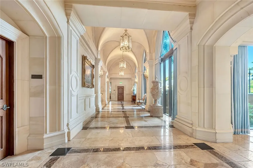 6597 Nicholas Boulevard Naples FL 34108