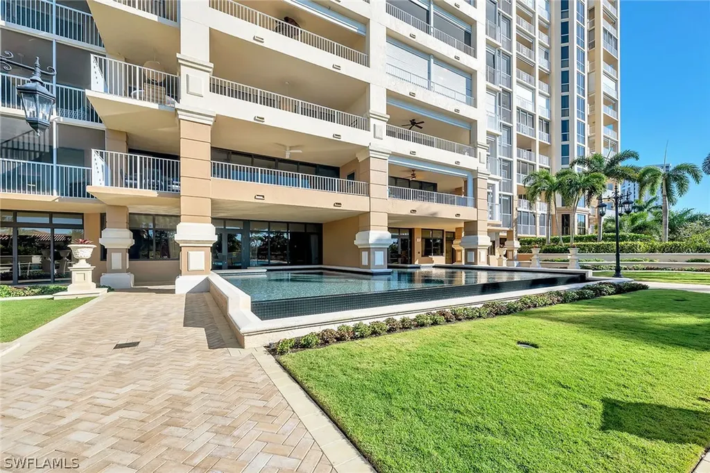 6597 Nicholas Boulevard Naples FL 34108