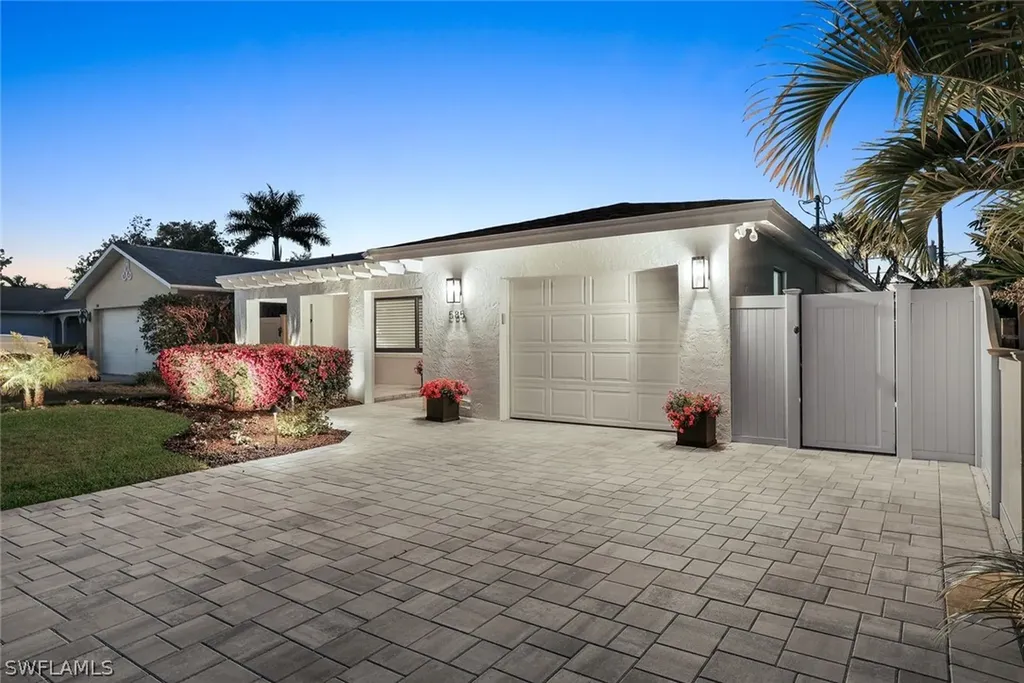 585 100th Avenue N Naples FL 34108
