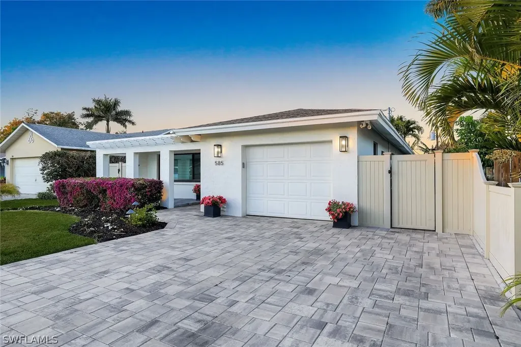 585 100th Avenue N Naples FL 34108