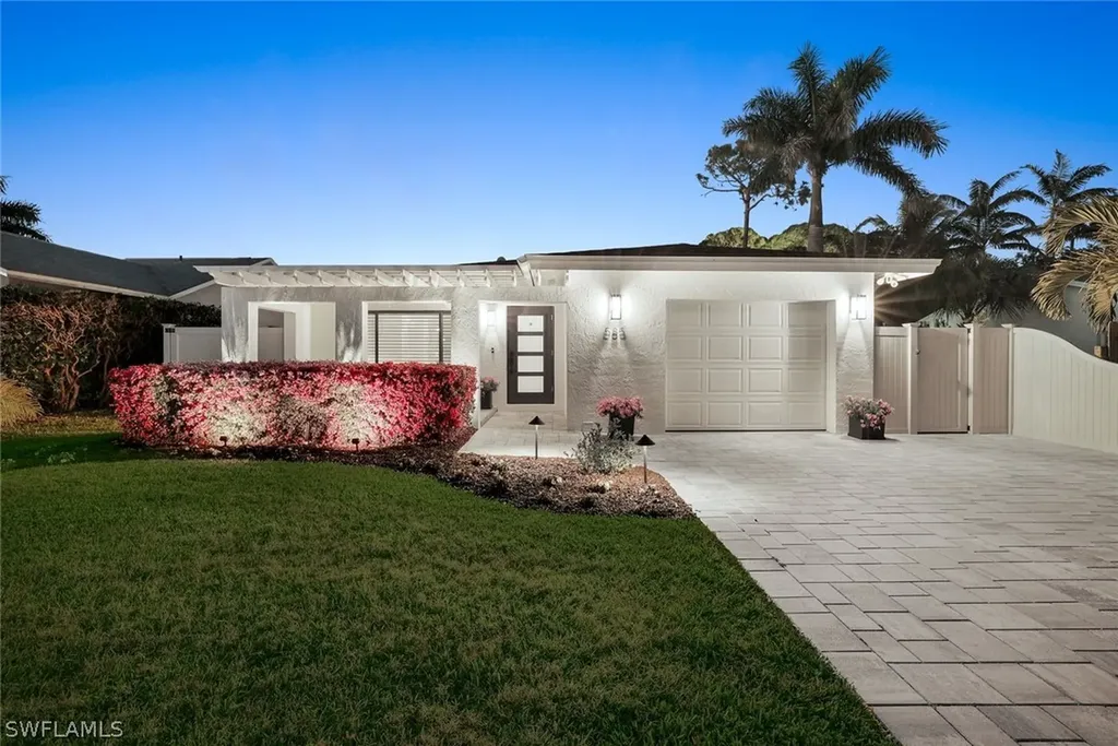 585 100th Avenue N Naples FL 34108