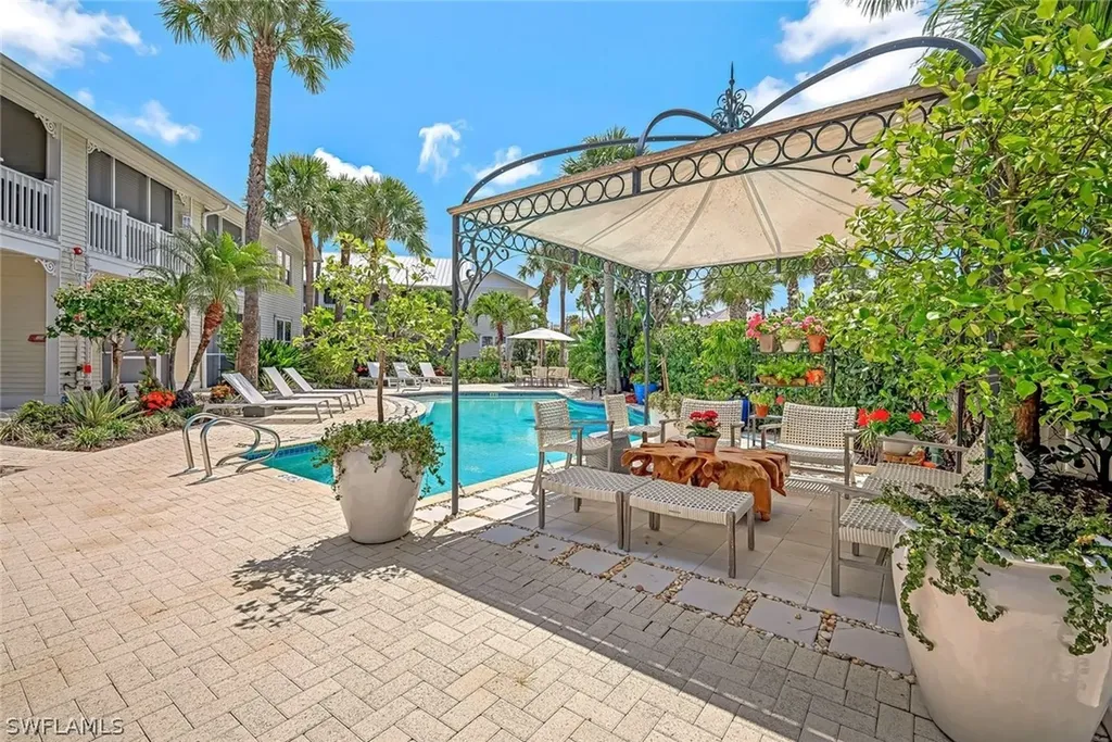 433 2nd Street S Naples FL 34102