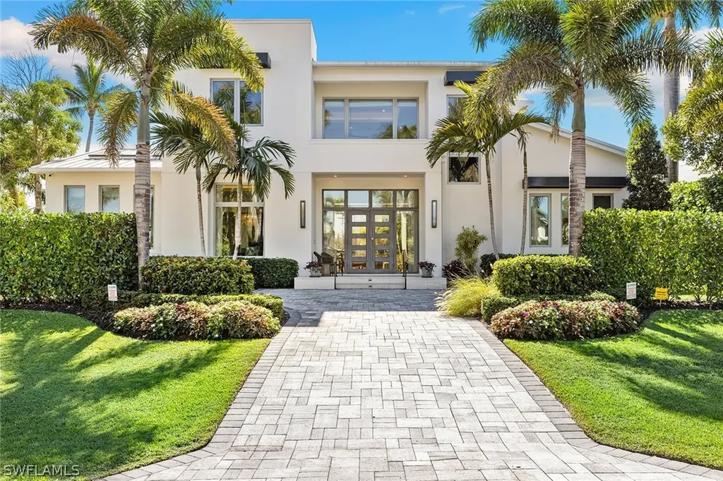 Naples FL, 790 6TH Avenue N