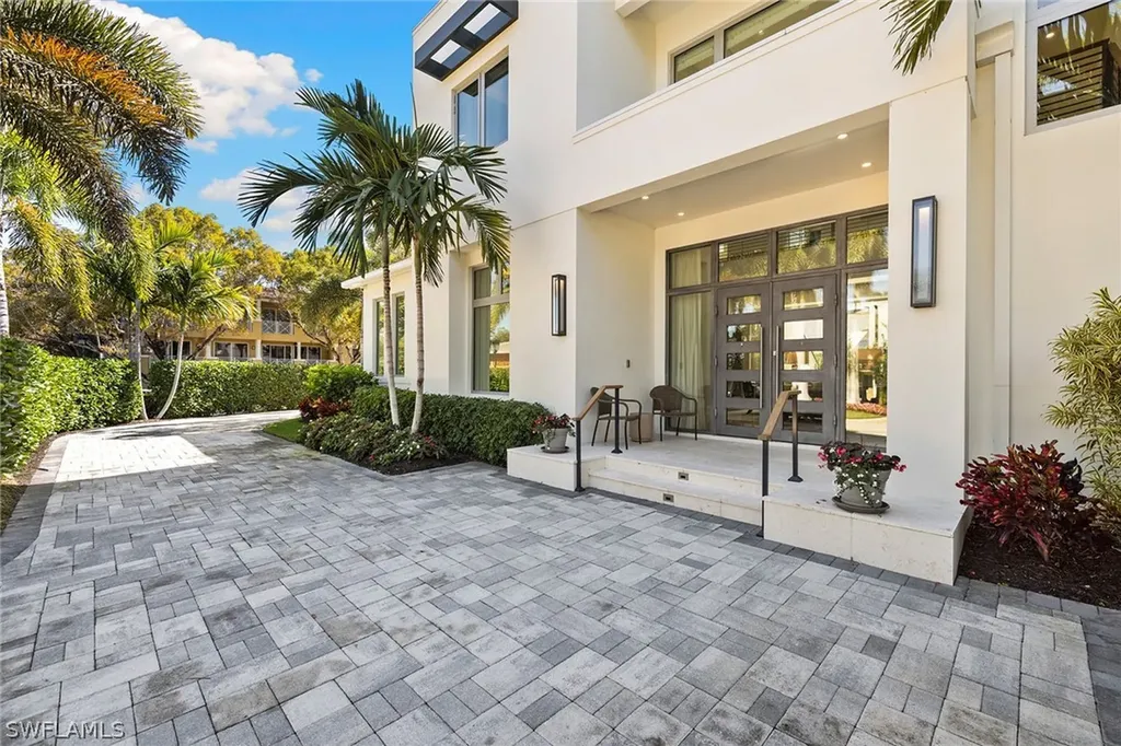 790 6th Avenue N Naples FL 34102