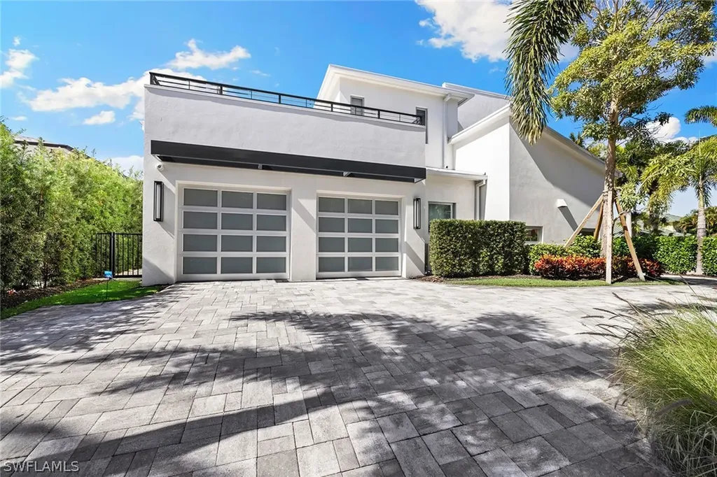 790 6th Avenue N Naples FL 34102