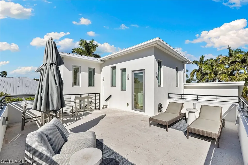790 6th Avenue N Naples FL 34102